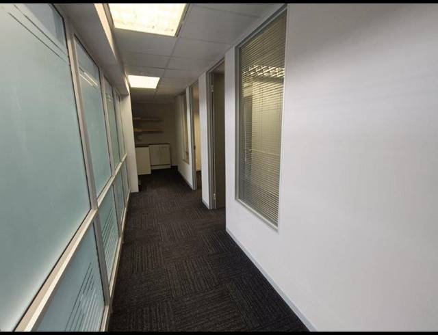 BUSINESS PROPERTY TO RENT IN CRESTA